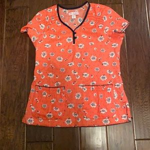 Koi daisy scrub top